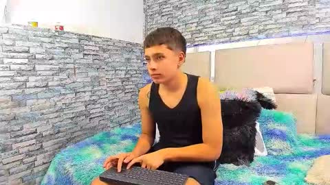 julian online show from October 2025 06:09:02 PM