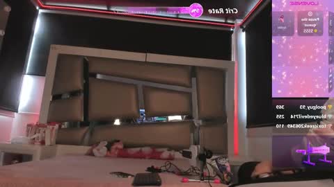 juliana_js_ online show from October 2025 12:26:02 PM