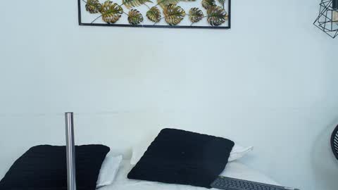 Juli  online show from October 2025 12:05:01 PM