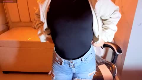 Online 2200 to 600 online show from December 2025 03:05:01 AM