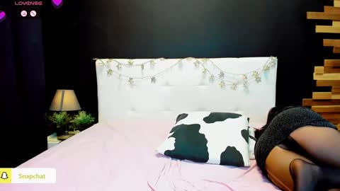 Snapshot of julianna_jamii chatting on December 2024 07:36:01 PM Julianna online show from December 2024 07:36:01 PM