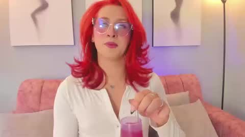 Juliana online show from September 2025 08:44:02 PM