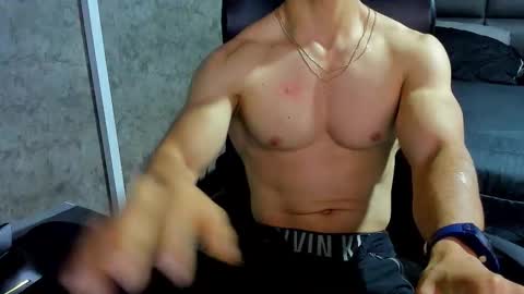 Julian online show from October 2025 09:09:01 AM