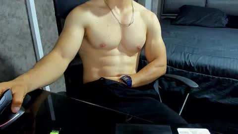 Julian online show from October 2025 10:16:02 AM