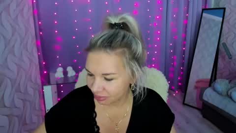 Julia online show from December 2024 08:45:01 PM