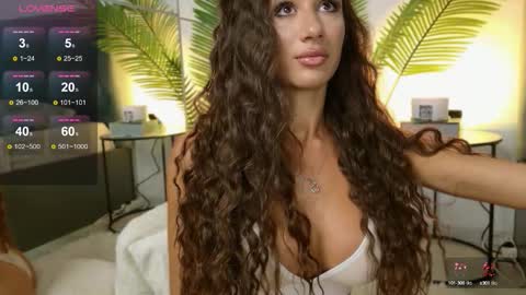 JuliaQuin online show from September 2025 02:37:01 AM