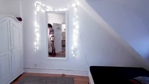 juliasometimes online show from July 2026 07:46:01 PM