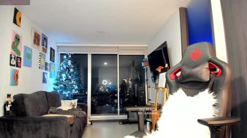 Snapshot of julidavila chatting on December 2024 12:21:02 AM Jeimy Help me to reach 100 thumbs up online show from December 2024 12:21:02 AM