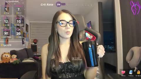 Snapshot of julidavila chatting on October 2025 11:06:02 PM Jeimy Help me to reach 100 thumbs up online show from October 2025 11:06:02 PM