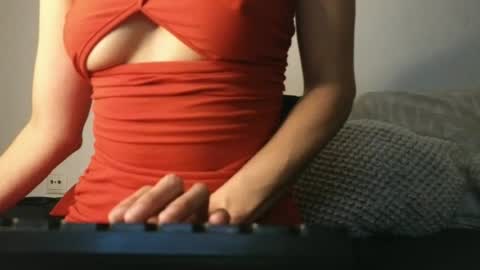 Snapshot of julie13tuyo chatting on June 2026 08:24:01 PM Julie-Game online show from June 2026 08:24:01 PM