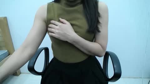 julie9x online show from December 2025 08:59:01 PM