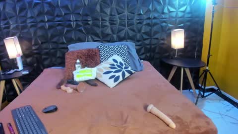 julie coper online show from January 2025 08:06:02 PM