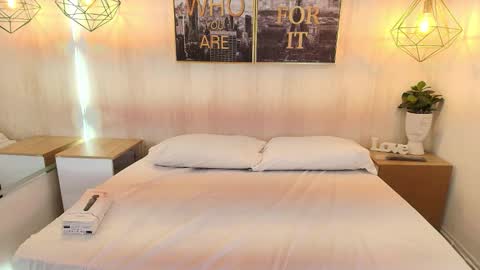 julie coper online show from October 2025 12:47:01 PM