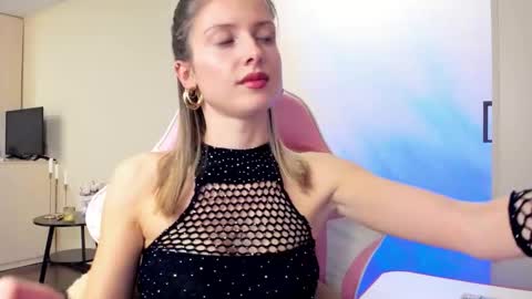 Julie online show from October 2025 04:48:02 PM