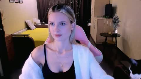 Julie online show from November 2025 03:35:01 PM