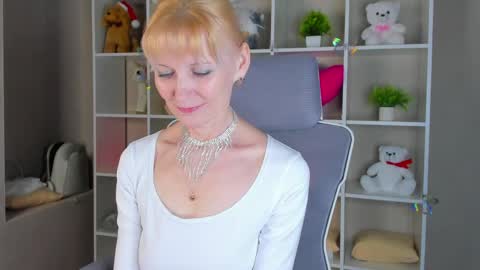 Julie Lucasss online show from April 2026 12:55:01 AM