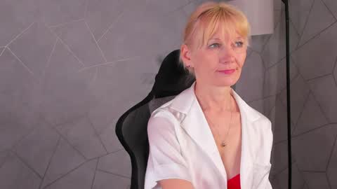 Julie Lucasss online show from May 2026 10:50:03 PM