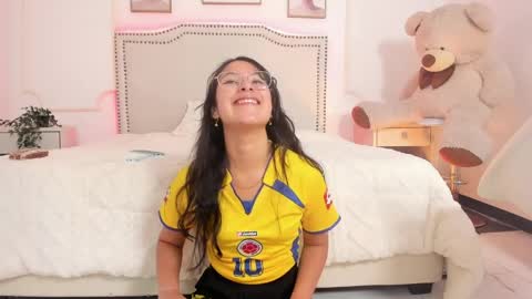 juliee_ross online show from April 2026 12:32:02 PM