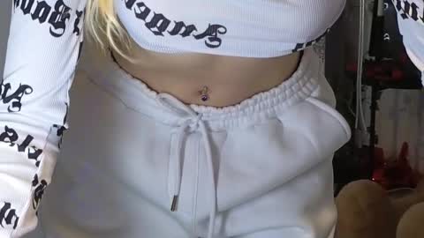 Julia online show from October 2025 07:32:01 PM