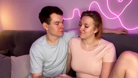 Julie and Thomas online show from October 2025 07:19:02 AM