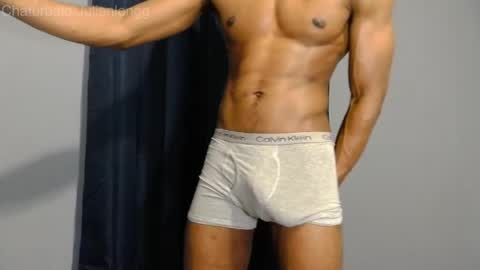 Snapshot of julienlongg chatting on May 2026 12:08:02 AM Julien online show from May 2026 12:08:02 AM
