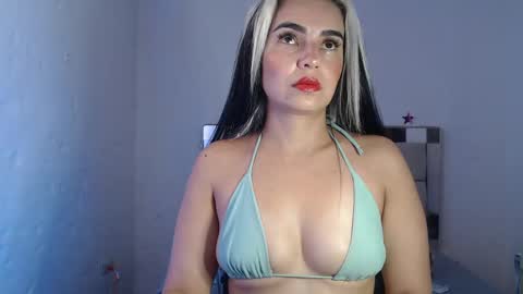 Snapshot of julieta__fox_ chatting on January 2025 11:42:01 PM julieta__fox_ online show from January 2025 11:42:01 PM