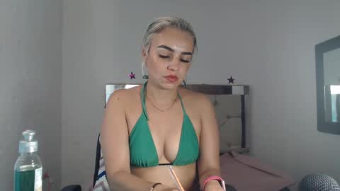 Snapshot of julieta__fox_ chatting on January 2025 07:21:01 AM julieta__fox_ online show from January 2025 07:21:01 AM