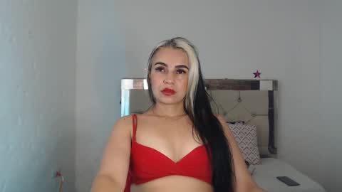 Snapshot of julieta__fox_ chatting on January 2025 04:48:02 AM julieta__fox_ online show from January 2025 04:48:02 AM