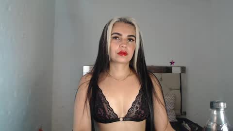 Snapshot of julieta__fox_ chatting on January 2025 03:17:02 AM julieta__fox_ online show from January 2025 03:17:02 AM