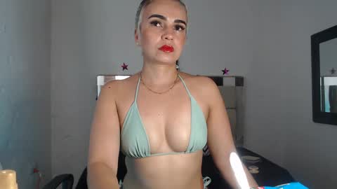 Snapshot of julieta__fox_ chatting on January 2025 03:56:02 AM julieta__fox_ online show from January 2025 03:56:02 AM
