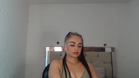 Snapshot of julieta__fox_ chatting on January 2025 06:13:01 AM julieta__fox_ online show from January 2025 06:13:01 AM