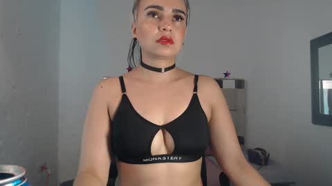Snapshot of julieta__fox_ chatting on January 2025 11:40:01 PM julieta__fox_ online show from January 2025 11:40:01 PM
