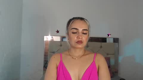 Snapshot of julieta__fox_ chatting on February 2025 04:14:02 AM julieta__fox_ online show from February 2025 04:14:02 AM
