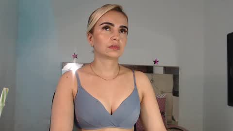 Snapshot of julieta__fox_ chatting on March 2025 02:12:02 AM julieta__fox_ online show from March 2025 02:12:02 AM