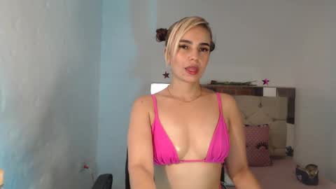 Snapshot of julieta__fox_ chatting on March 2025 12:51:01 AM julieta__fox_ online show from March 2025 12:51:01 AM
