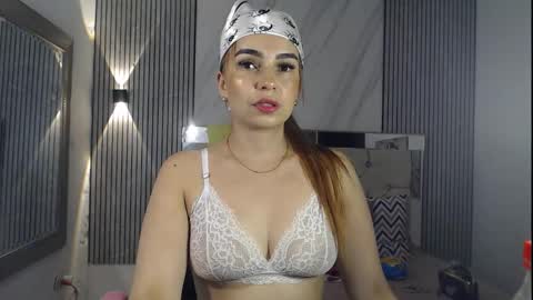 Snapshot of julieta__fox_ chatting on September 2025 02:44:01 AM julieta__fox_ online show from September 2025 02:44:01 AM