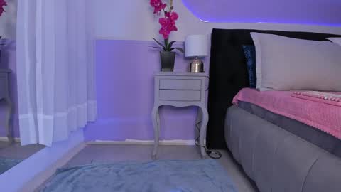 Snapshot of julieta_cortes__ chatting on December 2024 12:01:02 PM Julieta online show from December 2024 12:01:02 PM