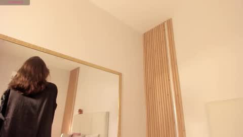 Juliana online show from October 2025 07:52:01 PM