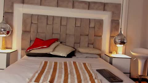 Hi guys It is a pleasure to have you here I am Julieta  online show from January 2026 12:43:01 PM