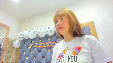 juliette_pretty_ online show from June 2026 07:04:01 PM