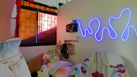 Snapshot of juliette_sweet05 chatting on October 2025 03:12:01 PM juliette online show from October 2025 03:12:01 PM