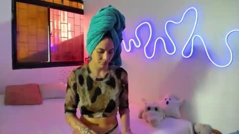 Snapshot of juliette_sweet05 chatting on November 2025 07:05:02 PM juliette online show from November 2025 07:05:02 PM