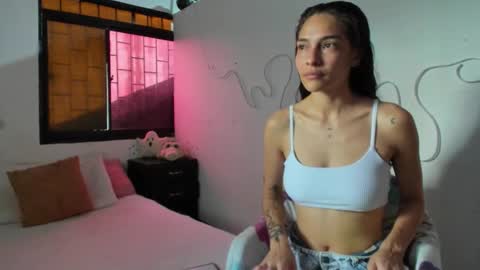 Snapshot of juliette_sweet05 chatting on November 2025 04:05:01 PM juliette online show from November 2025 04:05:01 PM