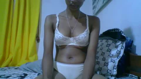 juliexexy online show from February 2025 06:20:01 PM