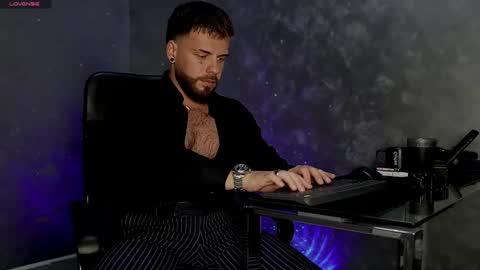 JULiUS   online show from November 2025 08:31:01 PM