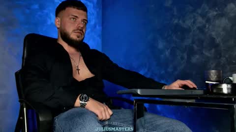 JULiUS   online show from January 2026 09:30:02 PM