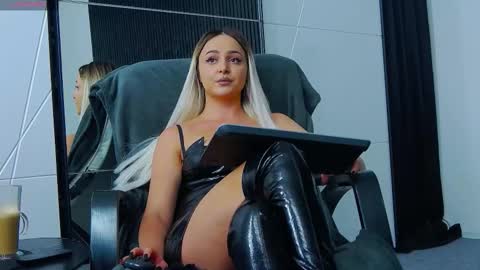 Snapshot of julliamilerrr chatting on October 2025 02:08:01 PM Julia online show from October 2025 02:08:01 PM