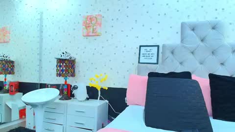 Julieta Reyes   online show from February 2025 11:41:01 AM