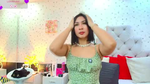 Snapshot of jullietareyes chatting on May 2026 12:10:01 PM Julieta Reyes online show from May 2026 12:10:01 PM