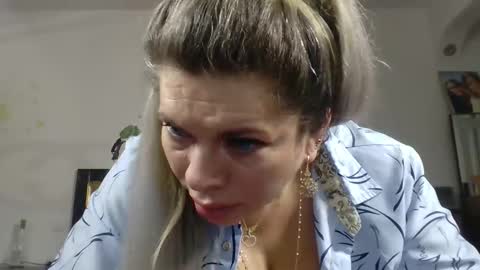 Jully Rosse online show from January 2026 11:21:02 PM